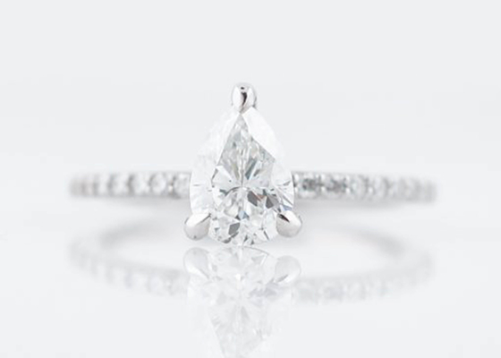 सगाई के लिए व्हाइट गोल्ड रियल डायमंड ज्वैलरी रिंग 1.33ct नाशपाती कट पीएस 6 × 8 मिमी