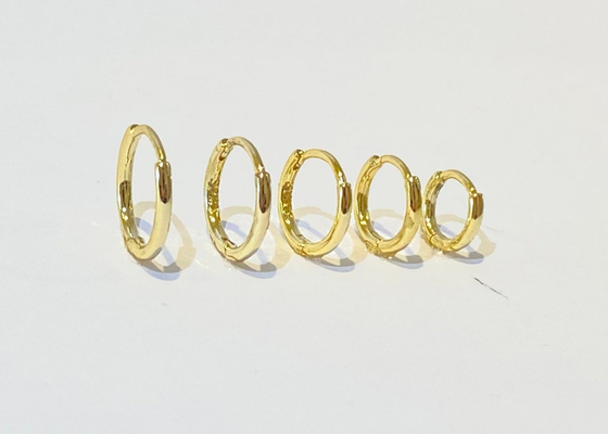 6mm 12mm 9k गोल्ड Huggie कान की बाली, 10mm डेंटी Huggie हूप कान की बाली OEM