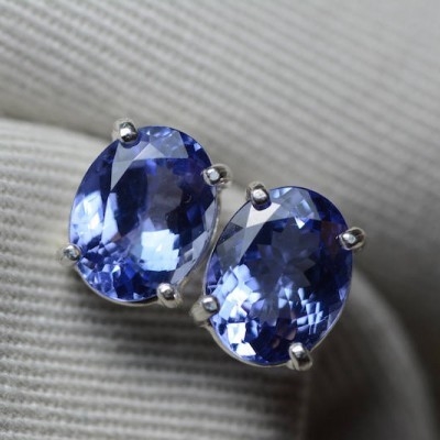 व्हाइट 925 सेट स्टर्लिंग सिल्वर के साथ तीन Tanzanite बॉक्सिंग वेडिंग रिंग