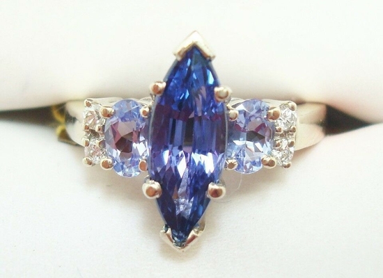व्हाइट 925 सेट स्टर्लिंग सिल्वर के साथ तीन Tanzanite बॉक्सिंग वेडिंग रिंग