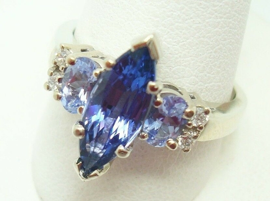 व्हाइट 925 सेट स्टर्लिंग सिल्वर के साथ तीन Tanzanite बॉक्सिंग वेडिंग रिंग