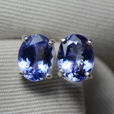 व्हाइट 925 सेट स्टर्लिंग सिल्वर के साथ तीन Tanzanite बॉक्सिंग वेडिंग रिंग