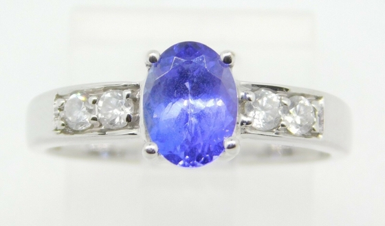 हीरे के साथ 14k व्हाइट गोल्ड ओवल असली प्राकृतिक Tanzanite अंगूठी