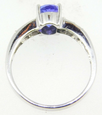 हीरे के साथ 14k व्हाइट गोल्ड ओवल असली प्राकृतिक Tanzanite अंगूठी