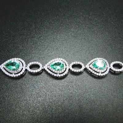 महिलाओं के लिए पियर कट Tanzanite सिल्वर शानदार क्वालिटी का ब्रेसलेट
