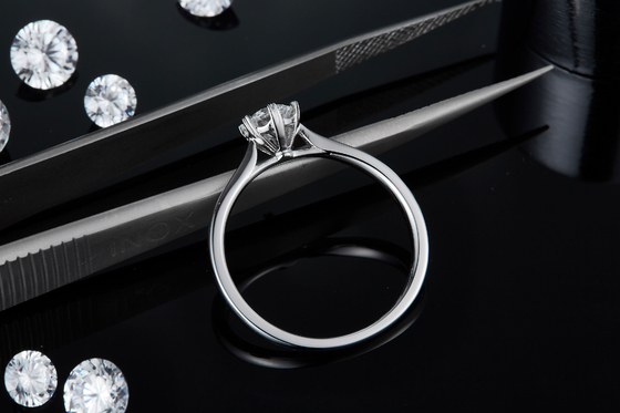 चांदी की महिलाओं की अंगूठी के साथ 0.5ct आकार की हेक्सागोनल लैब डायमंड ज्वेलरी
