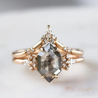 हेक्सागोन कट नमक और काली मिर्च CZ Moissanite 925 सिल्वर रिंग कर्व्ड मैचिंग