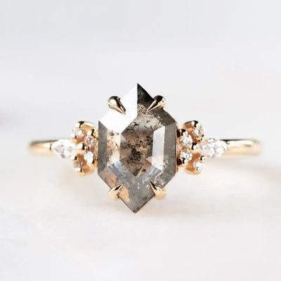 हेक्सागोन कट नमक और काली मिर्च CZ Moissanite 925 सिल्वर रिंग कर्व्ड मैचिंग