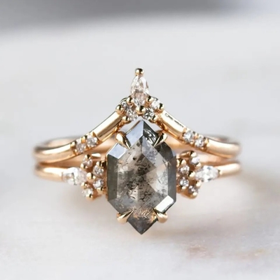 हेक्सागोन कट नमक और काली मिर्च CZ Moissanite 925 सिल्वर रिंग कर्व्ड मैचिंग