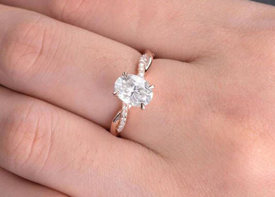 Mossianite 2.5ct ओवल एंगेजमेंट रिंग 18K रोज गोल्ड मटेरियल:
