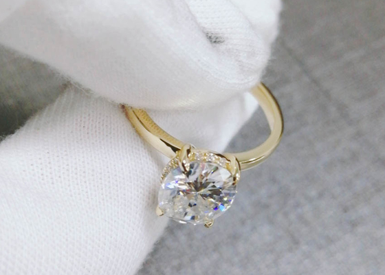 1.5ct ओवल कट लैब ग्रोन मोइसानाइट रिंग 14K गोल्ड मटेरियल 0.7×0.9cm आकार