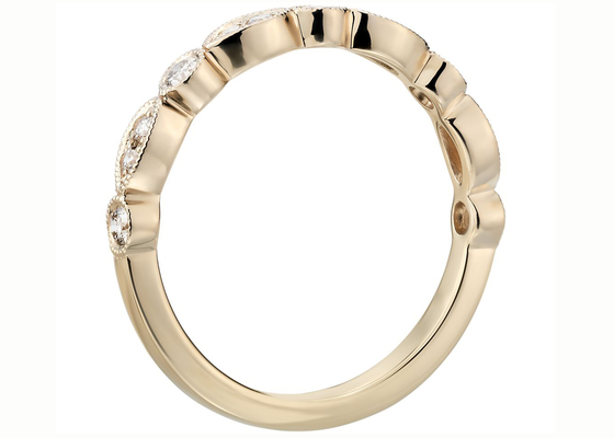 हाफ इटरनिटी 14K येलो गोल्ड बैंड रिंग फैंसी कट G-H VS1 0.28ct क्लॉ सेटिंग