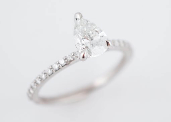 सगाई के लिए व्हाइट गोल्ड रियल डायमंड ज्वैलरी रिंग 1.33ct नाशपाती कट पीएस 6 × 8 मिमी