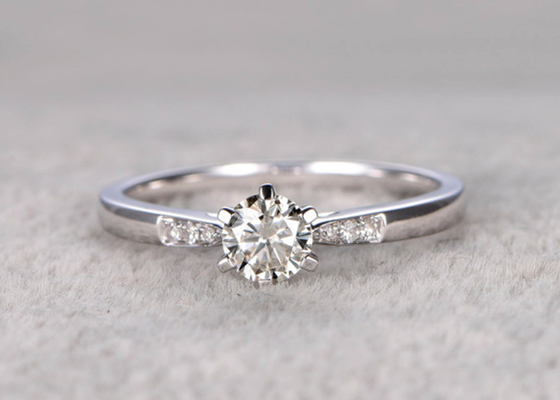 5 मिमी Moissanite रियल डायमंड ज्वैलरी रिंग व्हाइट गोल्ड मटेरियल ODM फॉर डेली वियर