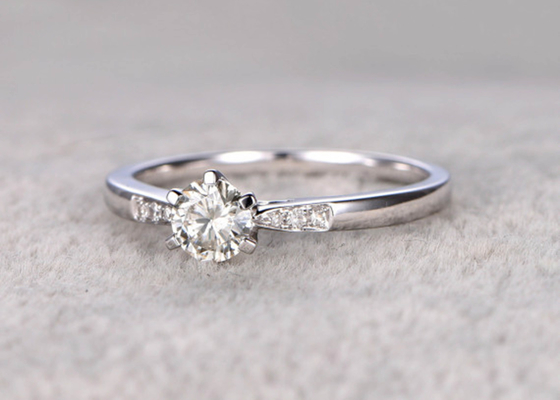 5 मिमी Moissanite रियल डायमंड ज्वैलरी रिंग व्हाइट गोल्ड मटेरियल ODM फॉर डेली वियर