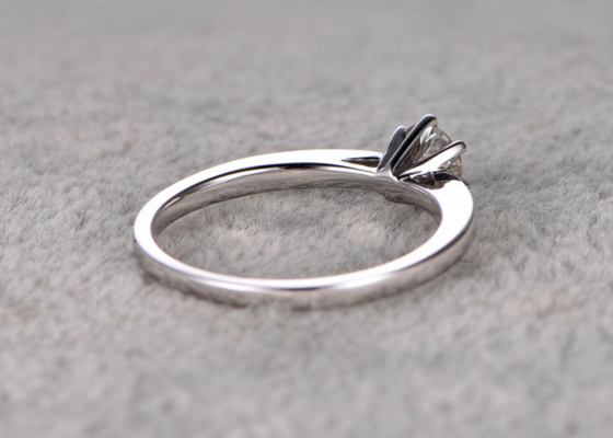 5 मिमी Moissanite रियल डायमंड ज्वैलरी रिंग व्हाइट गोल्ड मटेरियल ODM फॉर डेली वियर