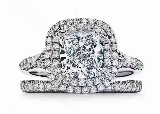 OEM कुशन कट हेलो वेडिंग रिंग 66pcs 1.2ct डायमंड के साथ सेट करें