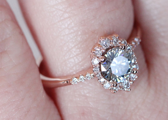 महिलाओं के लिए 1.2ct 1pcs Moissanite सगाई के छल्ले 14K गुलाब सोने की सामग्री