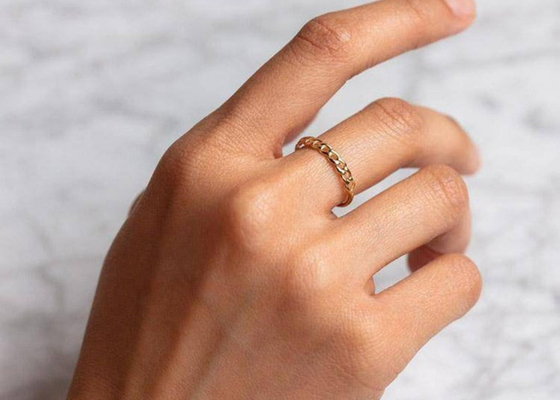 स्टैकिंग 9K गोल्ड रिंग 2.0MM डायमेंशन प्रोंग हैंड सेटिंग टाइप OEM