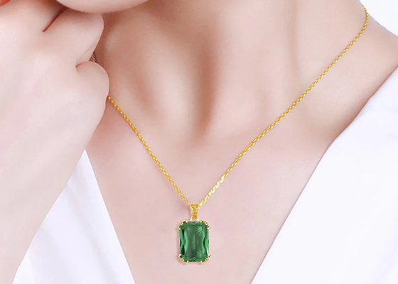 विंटेज 14K सोने का हार 2.67ct 8×10mm प्राकृतिक पन्ना लटकन के साथ