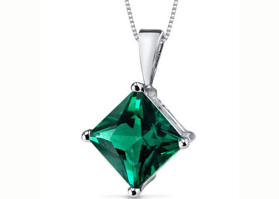 2.2ct प्राकृतिक पन्ना लटकन हार राजकुमारी कट 7 × 7 मिमी आकार