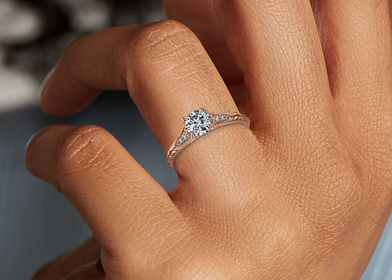 शादी के लिए 14K रूज गोल्ड लैब ग्रोन मोइसानाइट रिंग दीया RD6mm 0.8ct